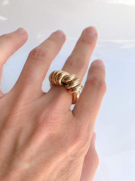 Big twisted together ring