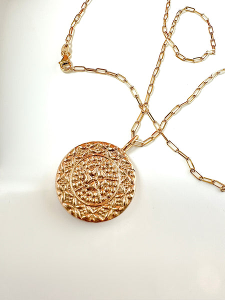 Button Medallion Pendant and 9ct yg chain